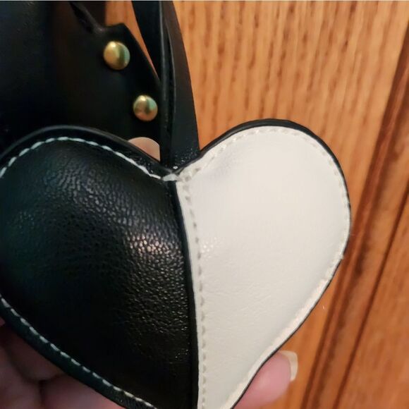 Oskan Moon Black Leather Crossbody - Picture 4 of 10